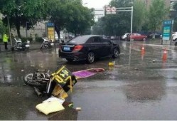 小哥车祸现场吃瓜视频,视频记录惊人一幕