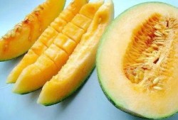 宝贝吃瓜好甜,甜蜜滋味尽在其中