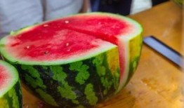 学校吃瓜搞笑,那些年我们一起吃过的“瓜”