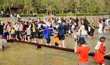 云台山吃瓜,瓜果飘香，尽享清凉美味