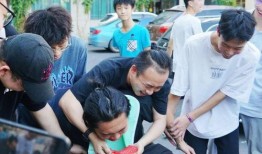 跳舞老师给他吃瓜,跟随跳舞老师共赴甜蜜瓜田之旅