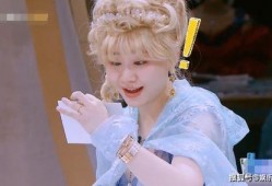 网络吃瓜图片女孩,吃瓜女孩的时尚风采