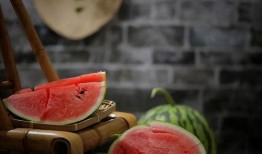 夏季吃瓜诗词,夏日瓜香诗意浓