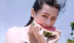 女生发吃瓜头像怎么回,女生发吃瓜头像背后的趣味解读