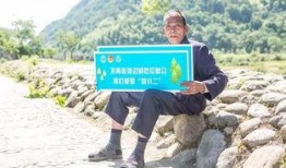 河边拍照吃瓜,拍照吃瓜，记录夏日悠闲时光