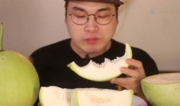 安静吃瓜搞笑视频,带你领略欢乐时光