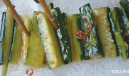 教室桌子上吃瓜