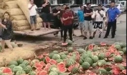 五一广场吃瓜事件,一场引发热议的街头冲突纪实