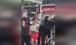 男子吃瓜尴尬视频播放,网友直呼“太真实”